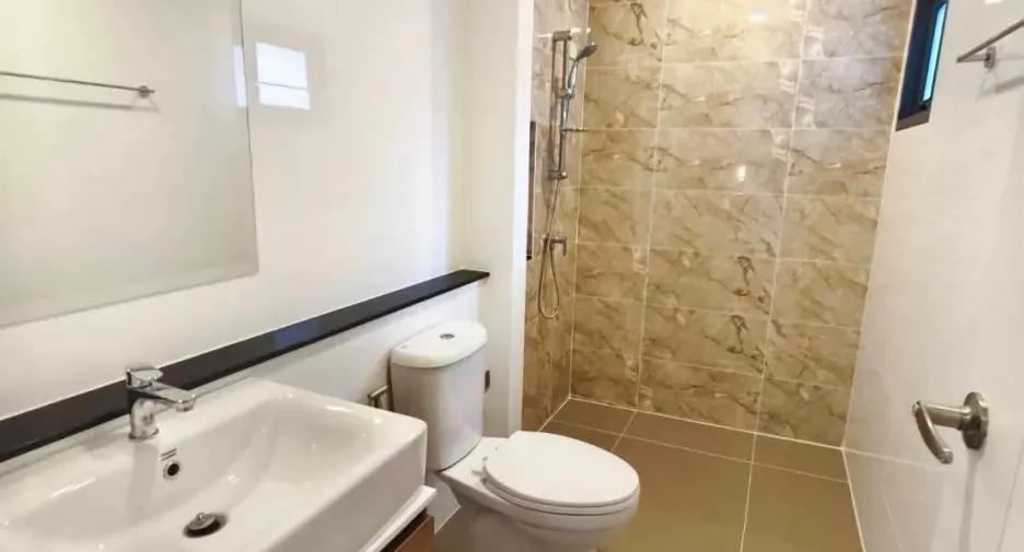 Casa en venta y en alquiler de 4 habitaciones en Saphan Sung, Bangkok