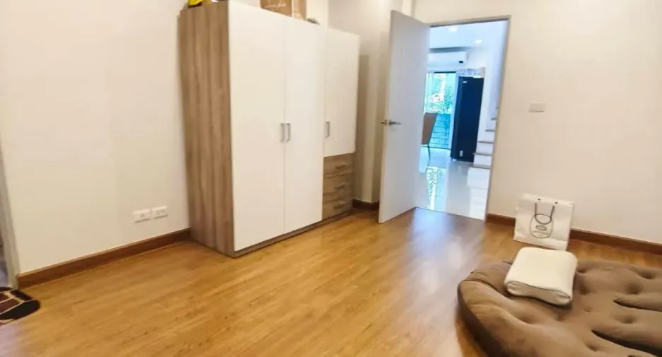 Casa en venta y en alquiler de 4 habitaciones en Saphan Sung, Bangkok