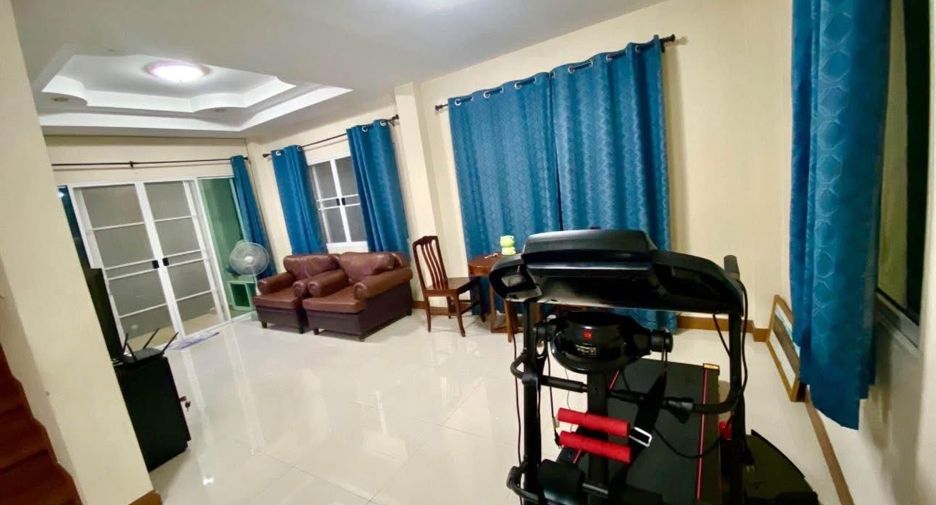For rent 3 bedrooms house in San Kamphaeng, Chiang Mai