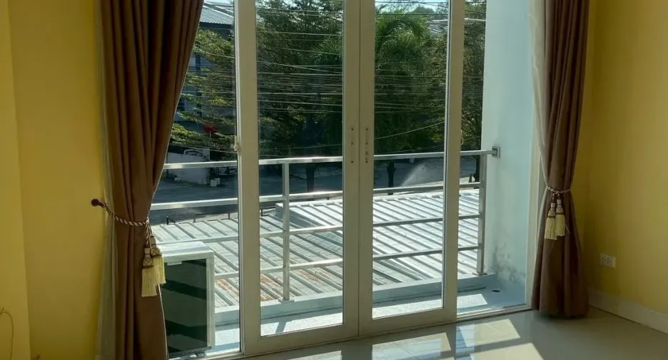 For rent 3 bedrooms townhouse in Mueang Chiang Mai, Chiang Mai