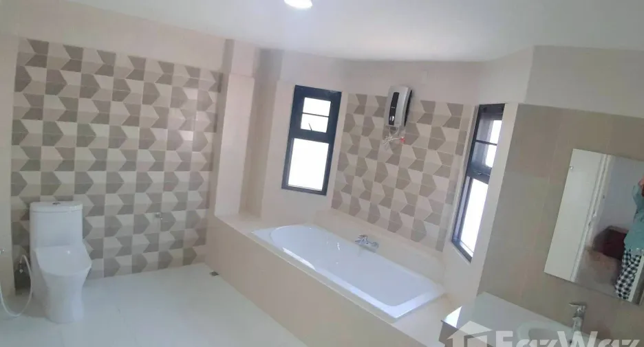For sale and for rent 5 bedrooms villa in Mueang Chiang Mai, Chiang Mai