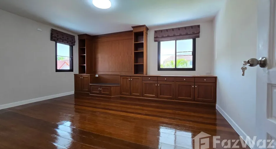 For sale and for rent 5 bedrooms villa in Mueang Chiang Mai, Chiang Mai