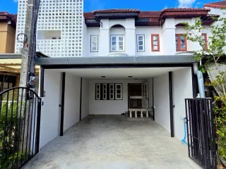À vendre 2 chambres maison de ville à Mueang Chiang Mai, Chiang Mai
