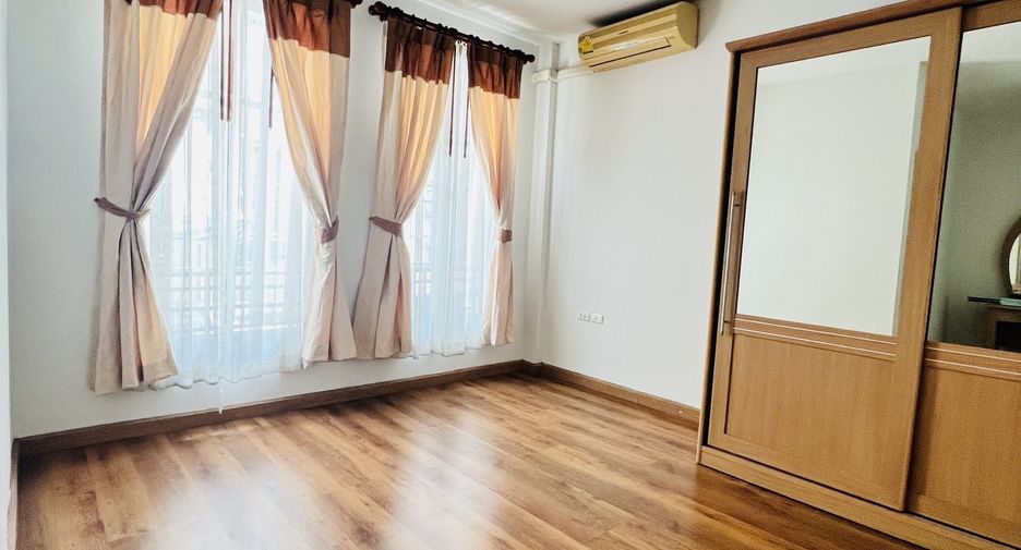 For sale and for rent 3 bedrooms townhouse in Chatuchak, Bangkok