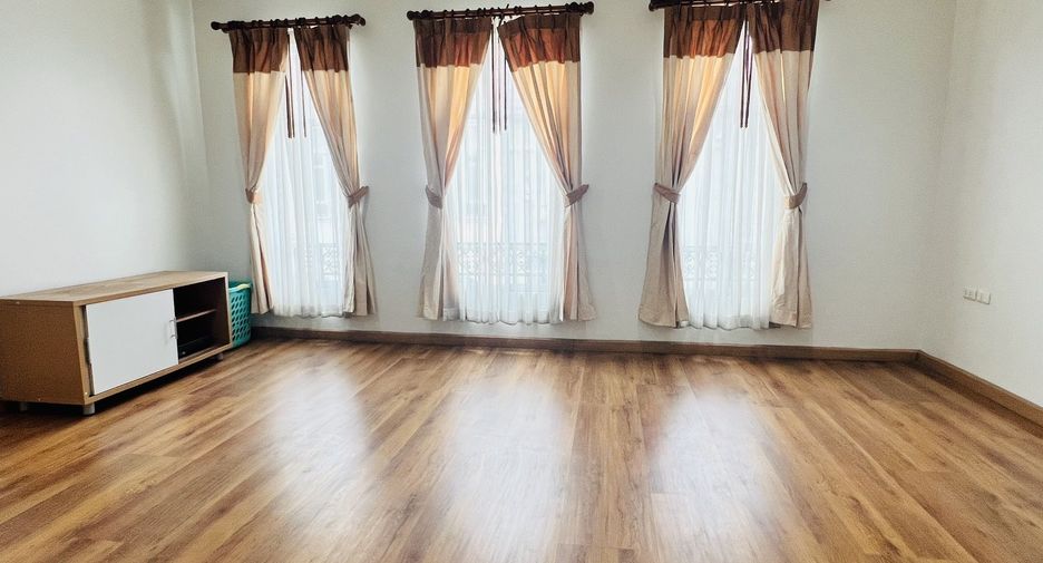 For sale and for rent 3 bedrooms townhouse in Chatuchak, Bangkok