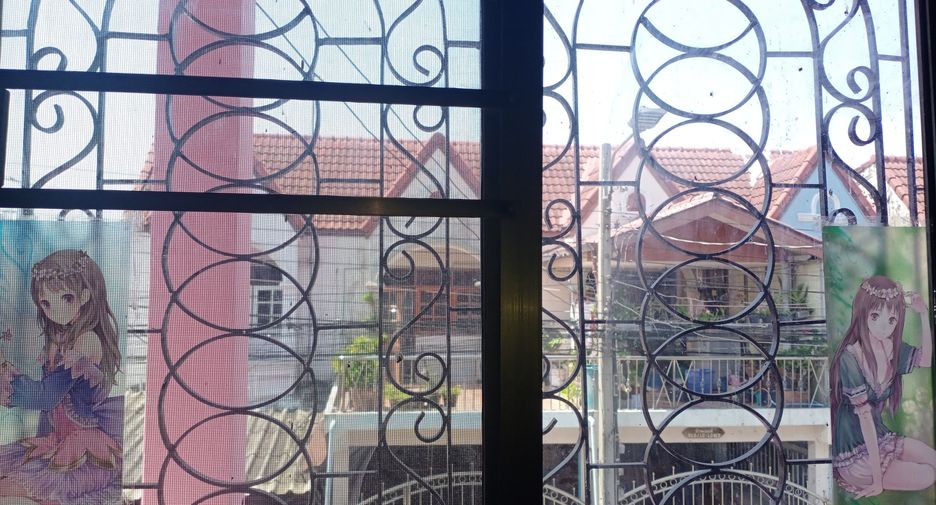 For sale 2 bedrooms townhouse in Mueang Samut Prakan, Samut Prakan