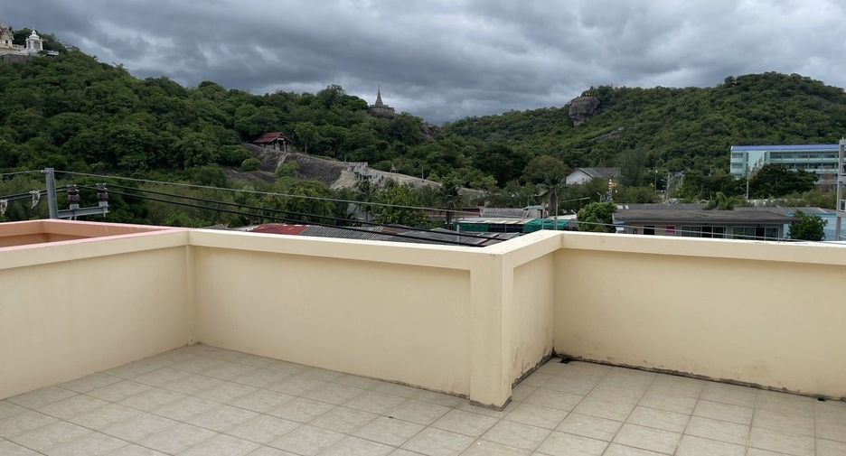For rent 3 bedrooms townhouse in Hua Hin, Prachuap Khiri Khan