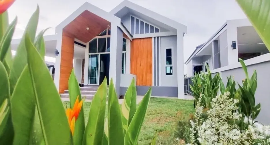 For rent 3 bedrooms house in Saraphi, Chiang Mai