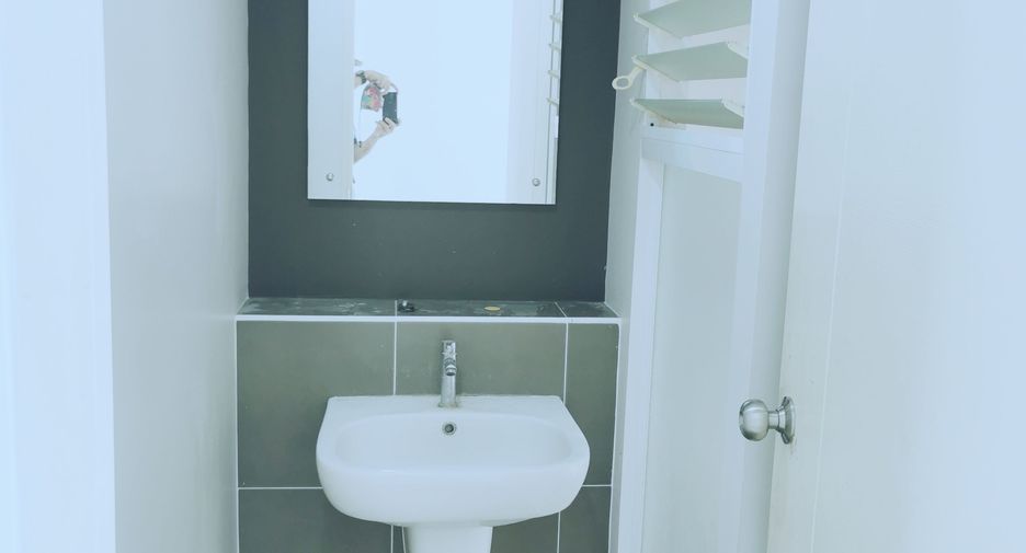 For sale 2 bedrooms townhouse in Phra Samut Chedi, Samut Prakan