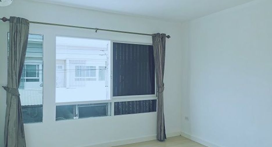 For sale 2 bedrooms townhouse in Phra Samut Chedi, Samut Prakan
