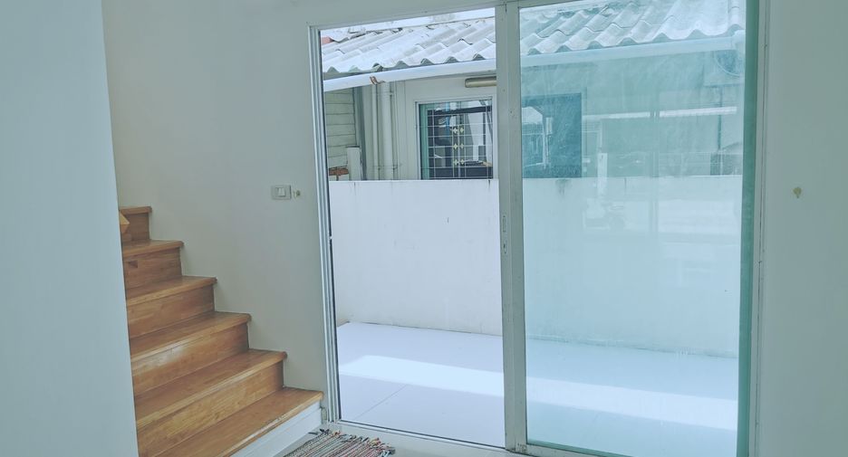 For sale 2 bedrooms townhouse in Phra Samut Chedi, Samut Prakan
