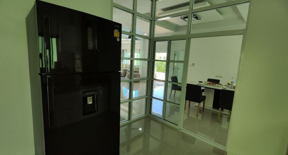 For rent 4 bedrooms villa in Bang Lamung, Chonburi