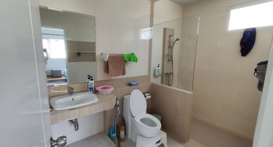 For rent 4 bedrooms villa in Bang Lamung, Chonburi