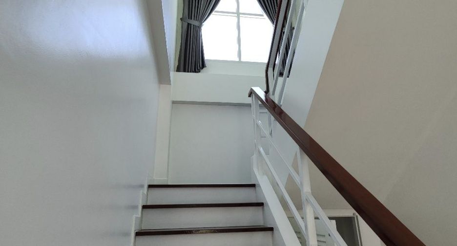 For rent 4 bedrooms villa in Bang Lamung, Chonburi