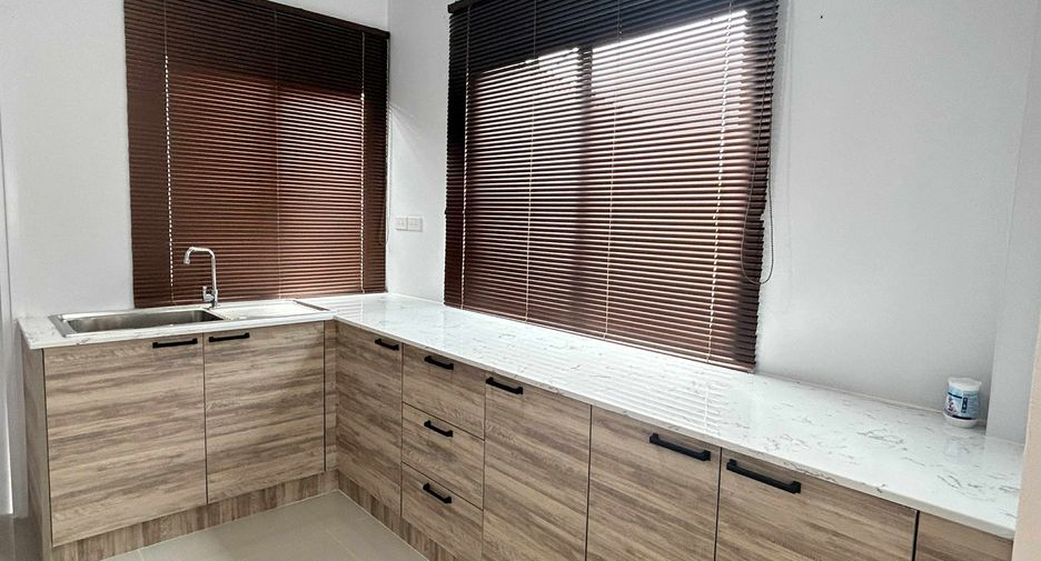 Casa en alquiler de 4 habitaciones en Hang Dong, Chiang Mai