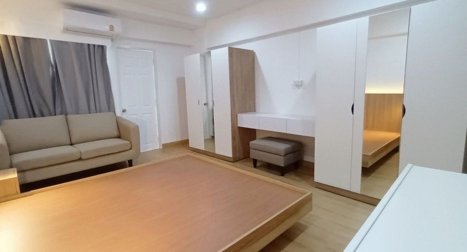 For sale 2 bedrooms condo in Phaya Thai, Bangkok