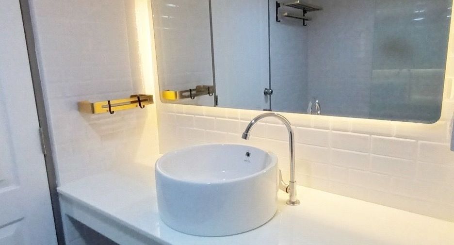 For sale 2 bedrooms condo in Phaya Thai, Bangkok