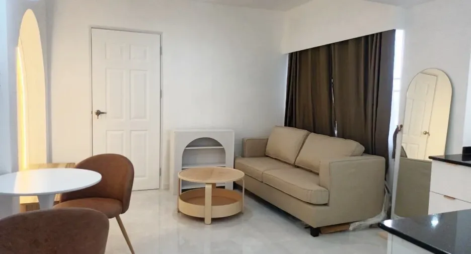For sale 2 bedrooms condo in Phaya Thai, Bangkok