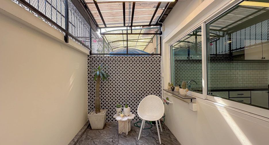 For sale 3 bedrooms townhouse in Hua Hin, Prachuap Khiri Khan