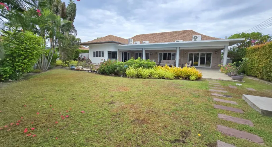 For rent 3 bedrooms villa in Hua Hin, Prachuap Khiri Khan