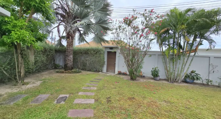 For rent 3 bedrooms villa in Hua Hin, Prachuap Khiri Khan