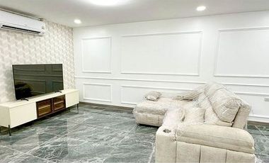 For sale 2 bedrooms condo in Huai Khwang, Bangkok