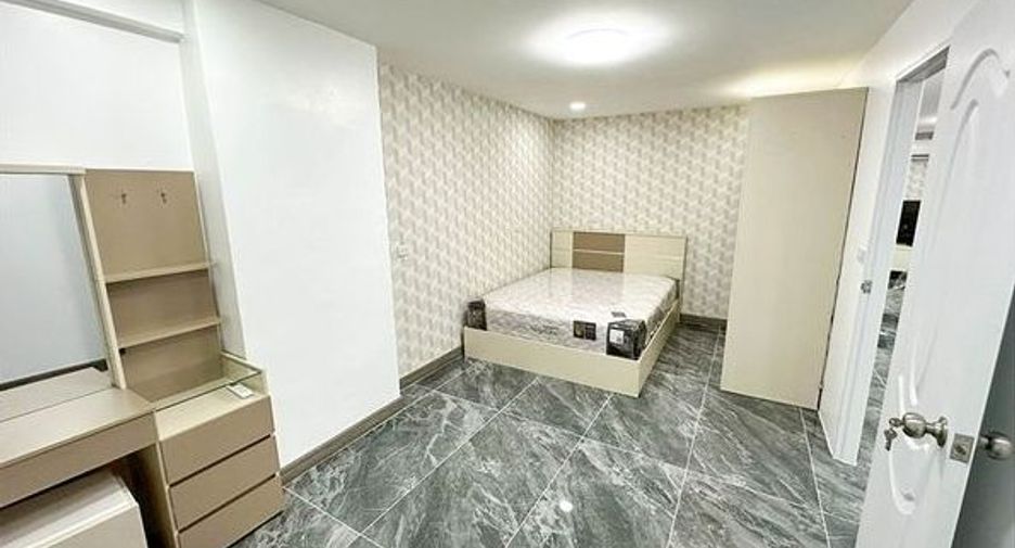 For sale 2 bedrooms condo in Huai Khwang, Bangkok