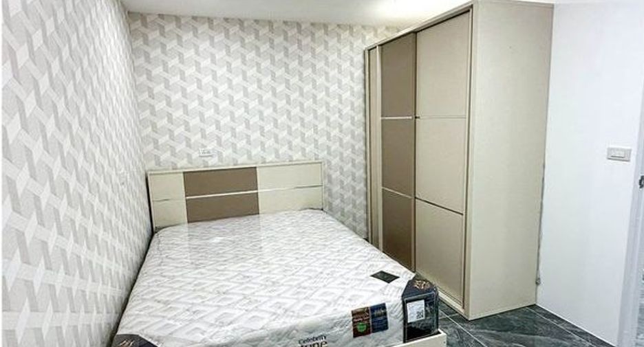 For sale 2 bedrooms condo in Huai Khwang, Bangkok