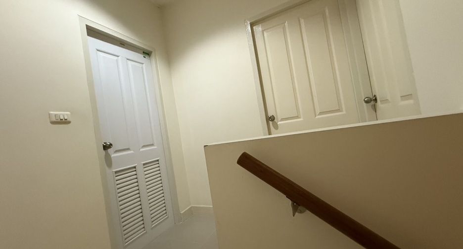 For rent 2 bedrooms townhouse in Mueang Chiang Mai, Chiang Mai