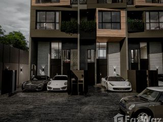 For sale 4 bedrooms townhouse in Huai Khwang, Bangkok