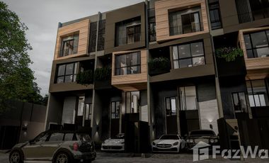 For sale 4 bedrooms townhouse in Huai Khwang, Bangkok