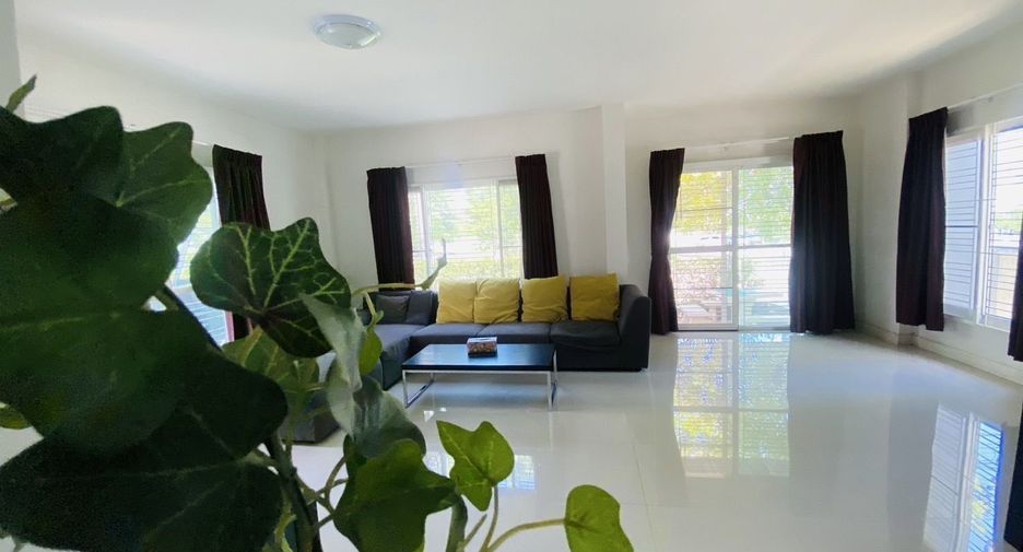 For sale 3 bedrooms house in Si Racha, Chonburi