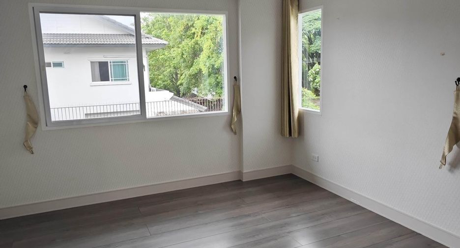 Casa en venta de 4 habitaciones en San Kamphaeng, Chiang Mai