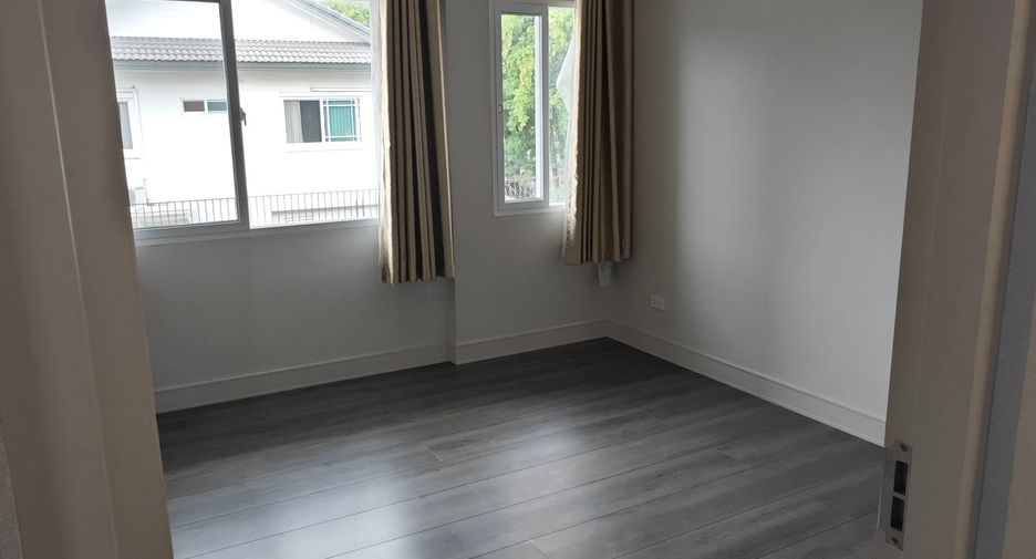 Casa en venta de 4 habitaciones en San Kamphaeng, Chiang Mai