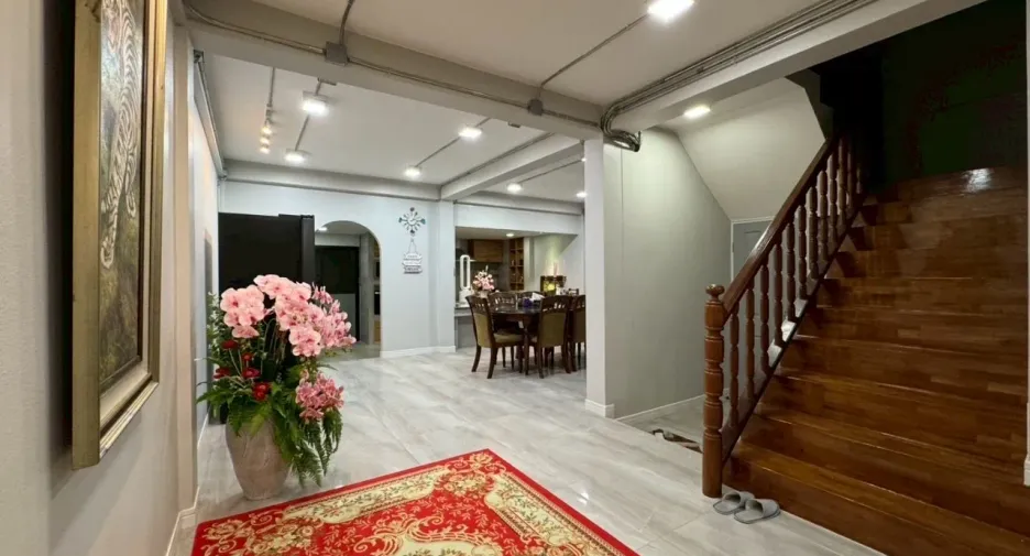 For rent 2 bedrooms townhouse in Mueang Chiang Mai, Chiang Mai
