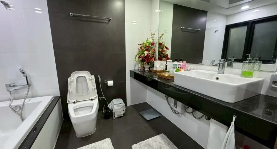 For rent 2 bedrooms townhouse in Mueang Chiang Mai, Chiang Mai