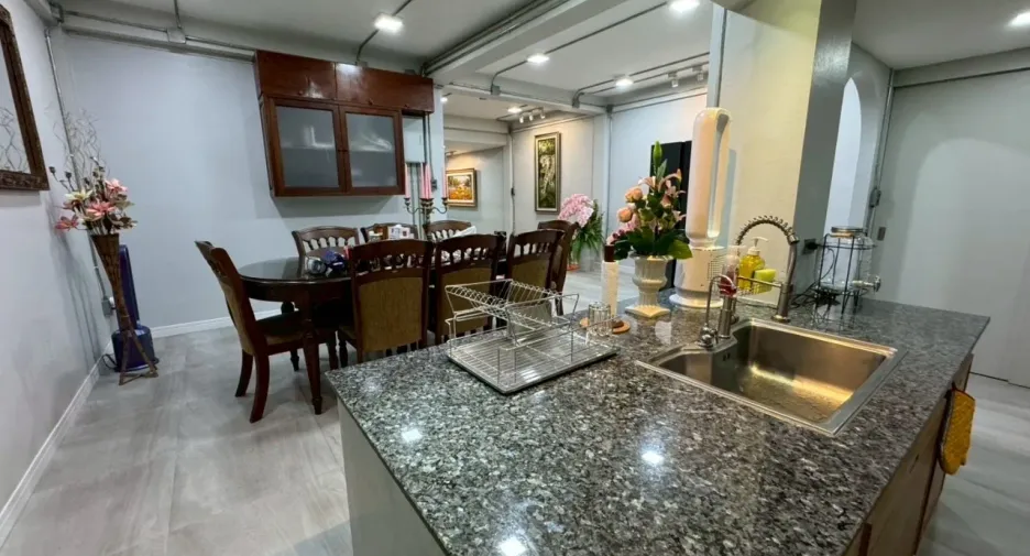 For rent 2 bedrooms townhouse in Mueang Chiang Mai, Chiang Mai