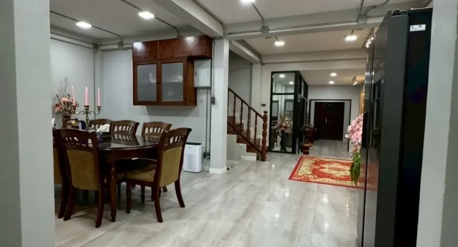 For rent 2 bedrooms townhouse in Mueang Chiang Mai, Chiang Mai
