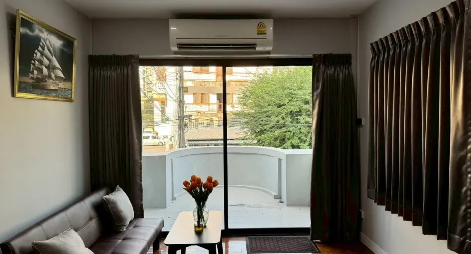 For rent 2 bedrooms townhouse in Mueang Chiang Mai, Chiang Mai