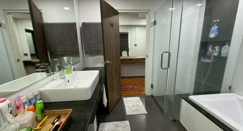 For rent 2 bedrooms townhouse in Mueang Chiang Mai, Chiang Mai