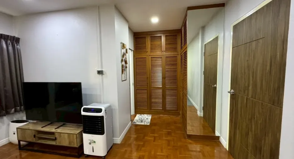 For rent 2 bedrooms townhouse in Mueang Chiang Mai, Chiang Mai