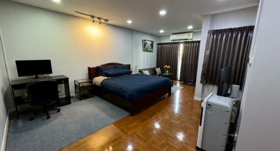 For rent 2 bedrooms townhouse in Mueang Chiang Mai, Chiang Mai