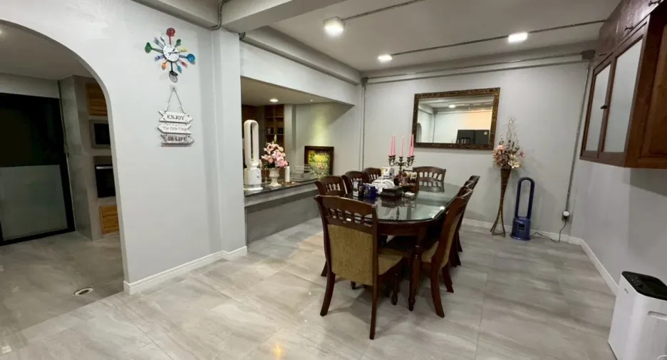 For rent 2 bedrooms townhouse in Mueang Chiang Mai, Chiang Mai
