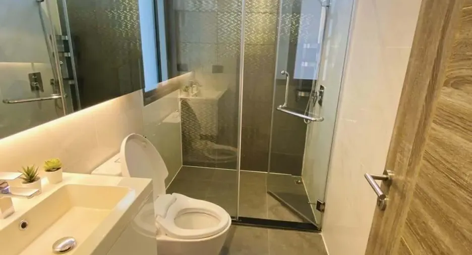 For sale そして for rent 2 ベッドルーム condo in Phra Khanong, Bangkok