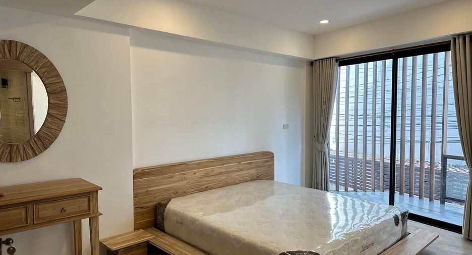 For sale 6 bedrooms townhouse in Mueang Chiang Mai, Chiang Mai