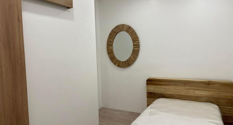 For sale 6 bedrooms townhouse in Mueang Chiang Mai, Chiang Mai