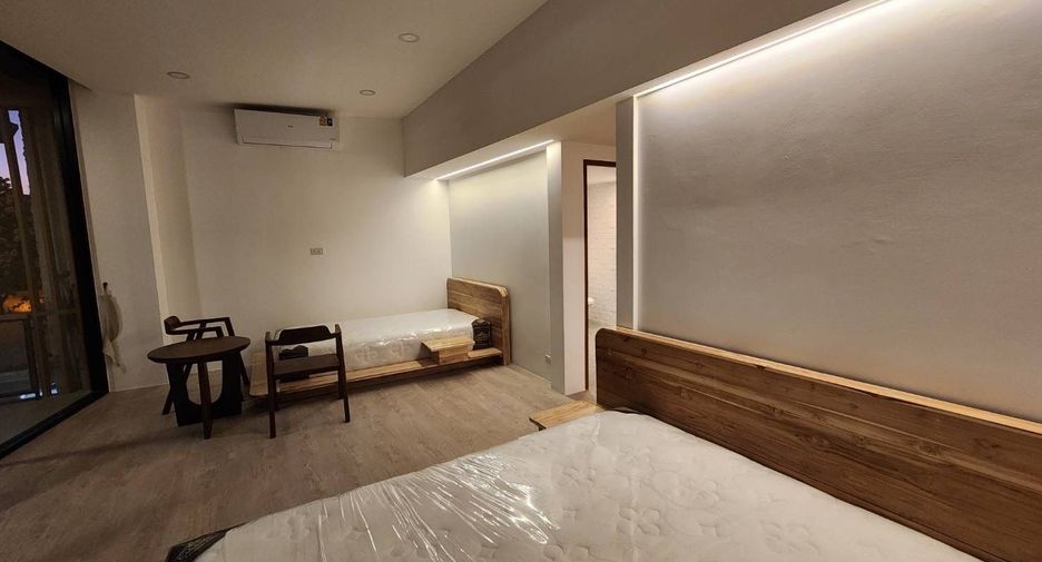 For sale 6 bedrooms townhouse in Mueang Chiang Mai, Chiang Mai
