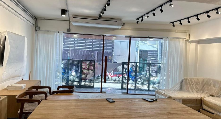 For sale 6 bedrooms townhouse in Mueang Chiang Mai, Chiang Mai