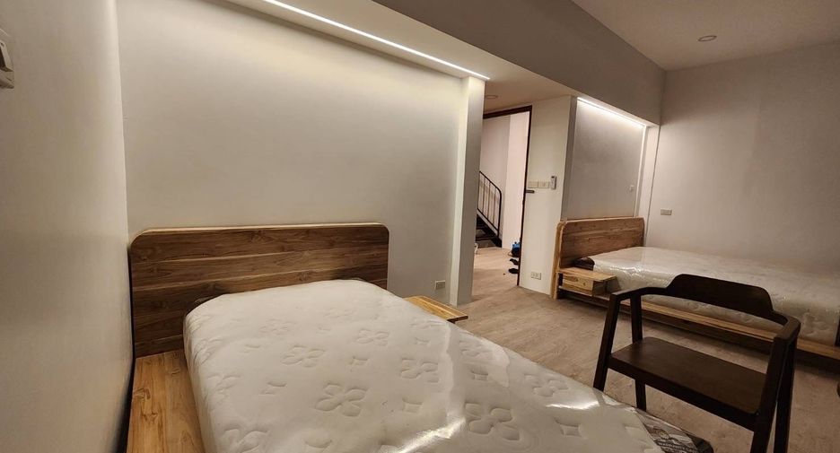 For sale 6 bedrooms townhouse in Mueang Chiang Mai, Chiang Mai