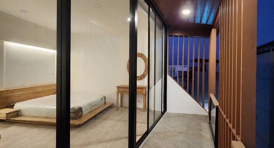 For sale 6 bedrooms townhouse in Mueang Chiang Mai, Chiang Mai
